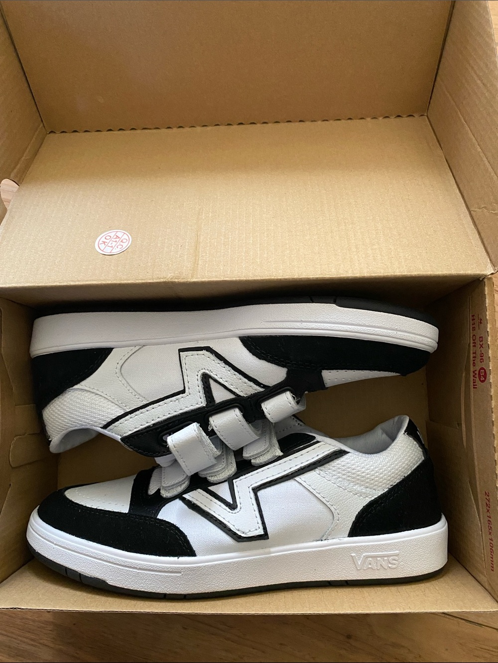 Vans Womens White and Black Velcro Skate Sneakers